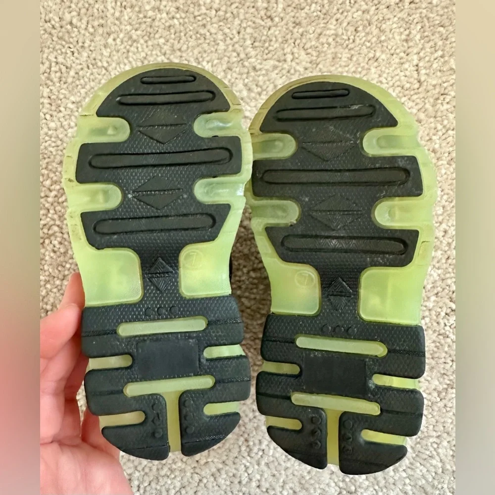 Jurassic World Toddler Boys Light-Up Dinosaur Sandals - Size 7 - Black/Green
